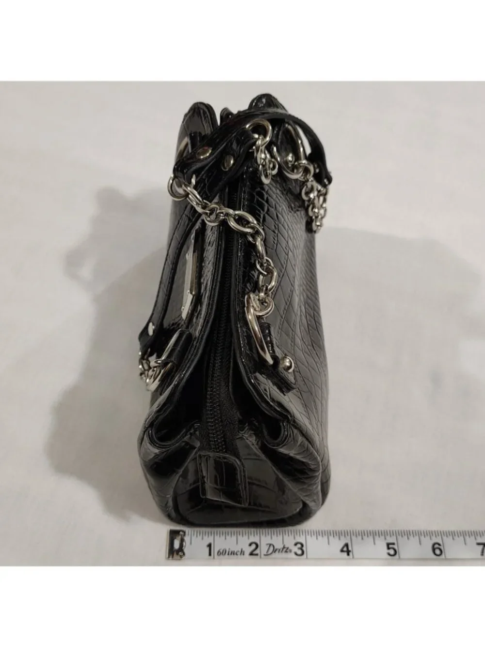Liz Claiborne Handbag Purse Black 9"x6" Faux Croc Leather Shiny Pockets Chain - Picture 10 of 16